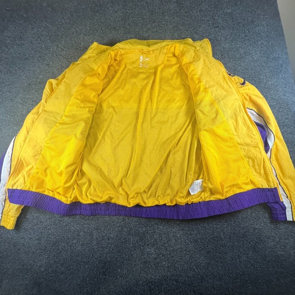 Los Angeles Lakers Windbreaker Jacket Mens Small Yellow Nike Basketball Team NBA - Picture 8 of 14